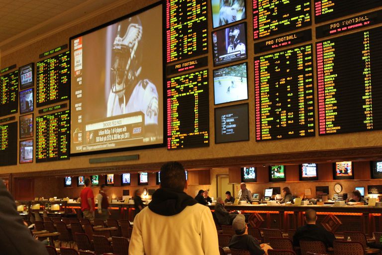 HOW DOES PARLAY BETTING WORK?
